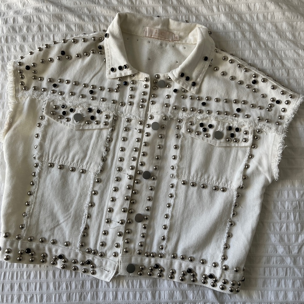 White denim vest with studs